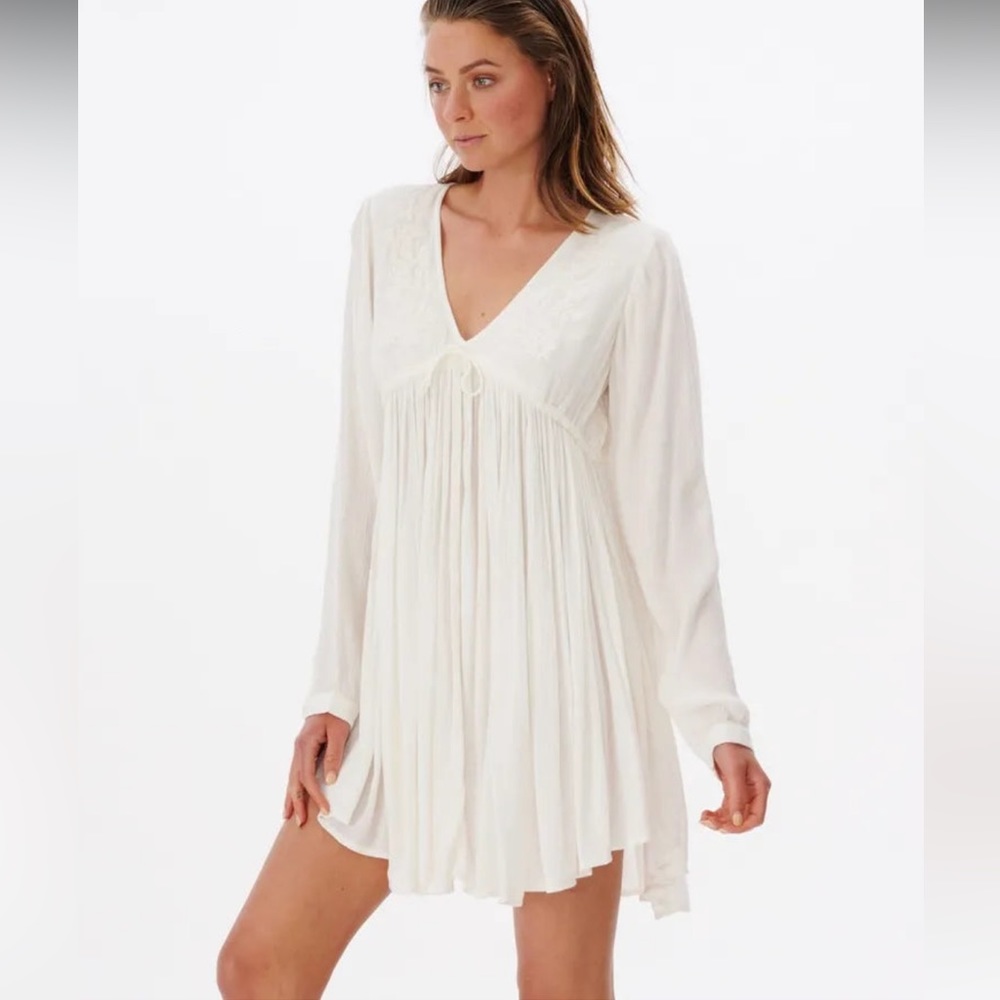 Rip curl perfect spring dress that’s flowey and comfortable.